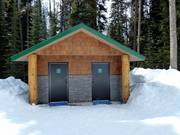 Toilettenhäuschen im Skigebiet