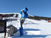 Leistungsfähige Schneekanonen in Stöten