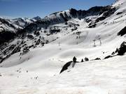 Blick über das Skigebiet an der Sesselbahn La Basera