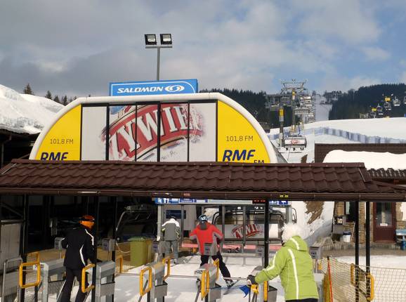 Duża Kolej (A) - 6er Hochgeschwindigkeits-Sesselbahn (kuppelbar) mit Abdeckhauben
