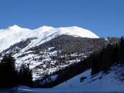 Anfahrt nach Bellwald mit Blick auf das Skigebiet