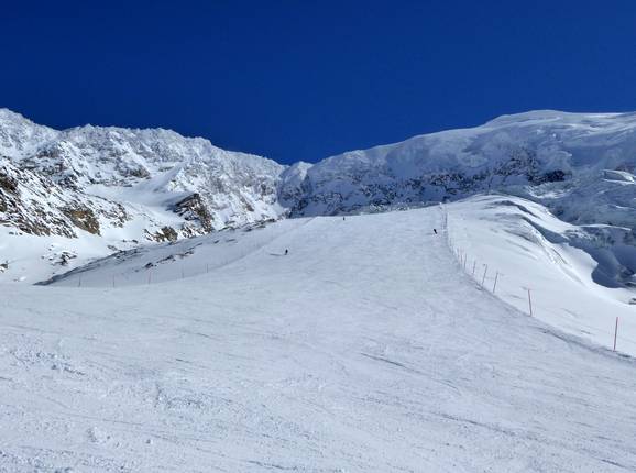 Mittelschwere Gletscherpiste rot