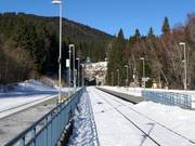 Blick vom Bahnhof Špičák zum Skigebiet 