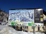 Pistenplan mit aktuellen Betriebsinformationen an der Talstation Stümpflingbahn