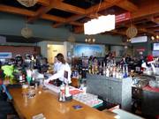 Bar im Caribou Grill an der Talstation