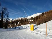 Lanzenbeschneiung an der Talabfahrt nach Ftan