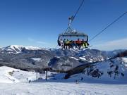 Steinplattenbahn - 8er Hochgeschwindigkeits-Sesselbahn (kuppelbar) mit Abdeckhauben und Sitzheizung