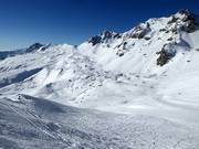 Tiefschneehänge im Skigebiet