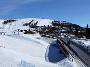 Das Zentrum von Idre Fjäll liegt direkt an den Pisten