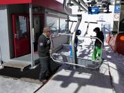 Aufmerksames Personal an den Liften