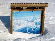 Informationstafel im Skigebiet