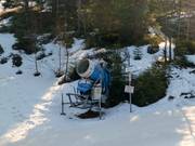 Eine der beiden Schneekanonen am Silberberg