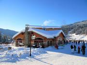 Village Day Lodge mit Masa's Bar & Grill und Cafè Soleil