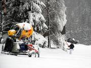 Zahlreiche Schneekanonen sorgen für weiße Pisten.