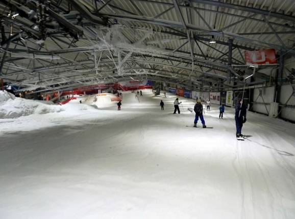 Hauptpiste in der Skihalle De Uithof