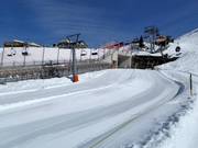 Überdachtes Förderband und Übungspiste am Trübsee