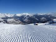 Perfekt präparierte Piste im Skigebiet Obersaxen