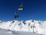 Plattachbahn I - 4er Hochgeschwindigkeits-Sesselbahn (kuppelbar) mit Abdeckhauben