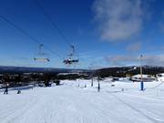 Piste und Sesselbahn direkt am Feriendorf Idre Fjäll