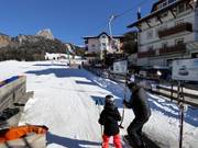 Kleinen Kindern hilft man immer beim Einsteigen