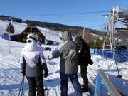 Am Tellerlift steht das Personal bereit und hilft