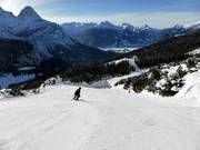 Blick von der Piste Panorama am Issentalkopf in die Tiroler Zugspitz Arena