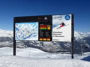 Pistenplan im Skigebiet an der Bergstation