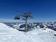 Mettlen-Fronalpstock - 4er Hochgeschwindigkeits-Sesselbahn (kuppelbar) mit Abdeckhauben