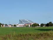 Blick auf die Skihalle alpincenter Hamburg-Wittenburg