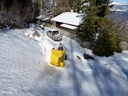 Eine Schneekanone wird im Skigebiet getestet