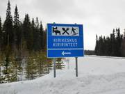 Hinweisschild zum Skigebiet Kirikeskus