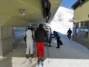 Freundliche Worte beim Einstieg in die Sesselbahn