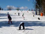 Lustige Figuren auf der Piste